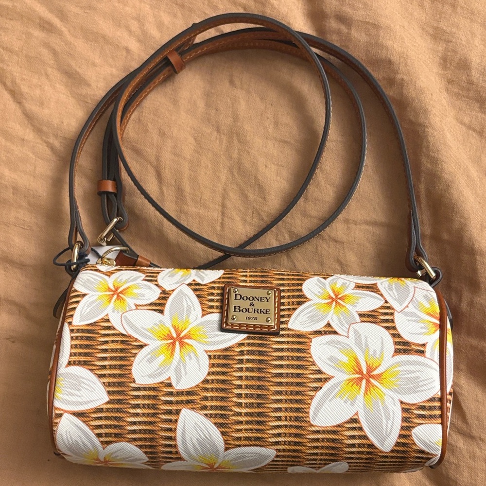 NWT Dooney & Bourke Plumeria Suki Floral Wicker-Print Small Buffy Crossbody Bag